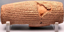 De dekreter, som Cyros lavede om menneskerettighederne blev indskrevet i akkadisk sprog på en cylinder af bagt ler.